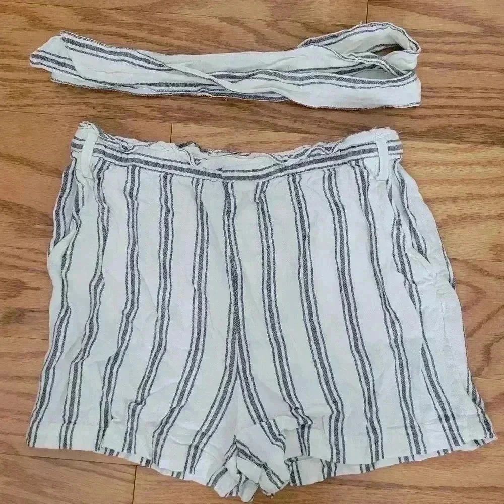H&M Womens 8 Striped Tie waist shorts